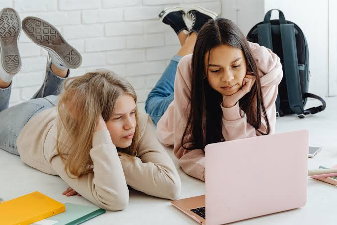 Mengenal Fenomena Pencarian duniahoki99 di Era Digital